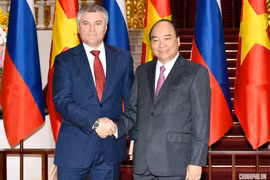 Thủ tướng Nguyễn Xuân Phúc và Chủ tịch Duma quốc gia Nga Vyacheslav Viktorovich Volodin. (Ảnh: VGP)