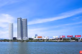 Nằm trên vị trí đắc địa ngay bên cầu quay sông Hàn, khu phức hợp Capital Square từng được xem là dự án có vốn đầu tư nước ngoài lớn nhất tại Đà Nẵng. (Ảnh: Hồ Xuân Mai)