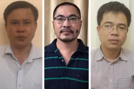 Bị can Nguyễn Xuân Thủy (trái), Khương Anh Tuấn (giữa), Hoàng Đình Tâm bị khởi tố và bắt tạm giam.