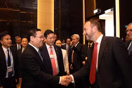 Phó thủ tướng tại buổi đối thoại với 40 Tập đoàn tài chính, công nghệ toàn cầu và 5 doanh nghiệp trong nước. Ảnh: VGP