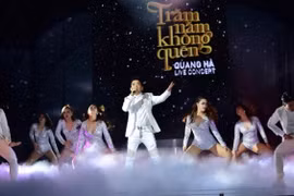 Hát trên sân khấu hay thu âm bất cứ ca khúc nào đều cần trả tiền tác quyền đúng luật.
