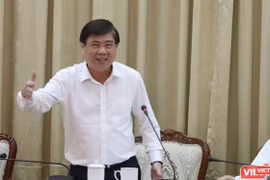 Ông Nguyễn Thành Phong chỉ đạo tại cuộc họp phòng, chống dịch bệnh COVID-19 khi đương nhiệm Chủ tịch UBND TP.HCM.