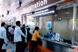 Người dân chỉ sử dụng một loại giấy tờ căn cước công dân khi đi khám bệnh vì đã tích hợp sử dụng thẻ căn cước công dân thay cho thẻ bảo hiểm y tế.