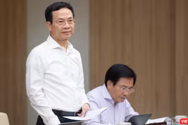 Bộ trưởng Nguyễn Mạnh Hùng phát biểu tại buổi làm việc của Thủ tướng với Viettel.