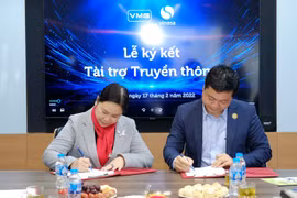 Bà Nguyễn Thị Thu Giang - Phó Chủ tịch kiêm Tổng thư ký VINASA cùng ông Trần Bình Dương - Tổng Giám đốc VMG tại buổi ký thỏa thuận hợp tác.