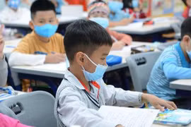 Thứ trưởng Bộ Y tế Nguyễn Trường Sơn cho rằng đây là thời điểm hết sức hợp lý và cần thiết để đưa học sinh trở lại trường.