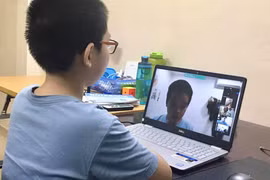 Vốn vay được sử dụng để mua máy tính, thiết bị đủ điều kiện đáp ứng yêu cầu học tập trực tuyến bao gồm: máy tính để bàn, máy tính xách tay, máy tính bảng,...