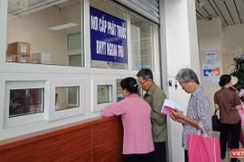 Hà Nội đã có 470/800 cơ sở thực hiện khám chữa bệnh BHYT bằng CCCD gắn chíp, chiếm 58,75% và thực hiện 25.540 lượt tra cứu thông tin thẻ BHYT bằng CCCD thành công.