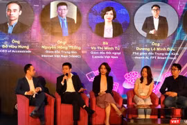 Ông Nguyễn Hồng Thắng, Giám đốc VNNIC trao đổi tại Diễn đàn toàn cảnh thương mại điện tử Việt Nam 2022.