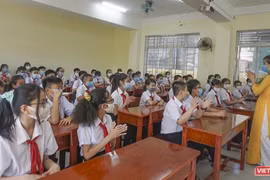 Học sinh các khối lớp 1, 2, 3, 4, 5, 6 thuộc 30 quận, huyện, thị xã trở lại trường học trực tiếp từ ngày 6/4 tới.