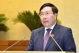 Phó Thủ tướng Phạm Bình Minh trả lời chất vấn.