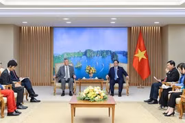 Thủ tướng Phạm Minh Chính tiếp GS. Stewart Cole - Chủ tịch Viện Pasteur Paris.