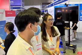 Chương trình do Công ty CP ADPEX phối hợp Hiệp hội Internet Việt Nam, Hội Tin học Việt Nam và Hội Truyền thông Số Việt Nam, cùng đối tác quốc tế tổ chức.