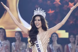 Nguyễn Trần Khánh Vân đăng quang Hoa hậu Hoàn vũ Việt Nam 2019