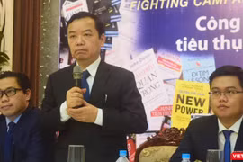 Ông Nguyễn Văn Phước - Giám đốc First News Trí Việt công bố nhiều bằng chứng sách giả 
