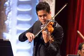 Tiến sĩ - NSƯT Bùi Công Duy được coi là tay đàn violin số 1 Việt Nam hiện nay 
