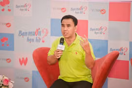 MC Quyền Linh xúc động rơi nước mắt trong họp báo về "Bạn muốn hẹn hò?" 