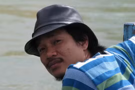 Nhà báo 