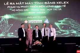 Ông Nguyễn Minh Hồng - Chủ tịch Hội Truyền thông số Việt Nam tham dự Lễ ra mắt máy tính bảng dành cho nông dân.