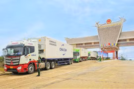  Phương tiện vận chuyển của THILOGI tại CK quốc tế Nam Giang trong ngày khai trương