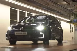 Volkswagen xuất xưởng chiếc xe thứ 150 triệu Ảnh: automobilemag.com