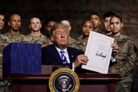Ông Trump ký đạo luật ủy quyền quốc phòng cho năm tài khóa 2019.