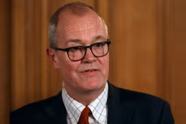Trưởng Cố vấn khoa học của Chính phủ Anh, Sir Patrick Vallance (Ảnh: Mirror.uk)