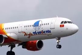 Chuyên cơ Tôi yêu Tổ quốc tôi đưa các đoàn đội tuyển U23 Việt Nam từ Thường Châu về Hà Nội. Ảnh: TTXVN.