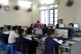 Thí sinh làm bài ViOlympic toàn quốc năm học 2016 - 2017. Ảnh: Fanpage ViOlympic