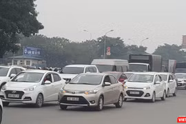 cuộc tuần hành diễn ra khá trật tự, không làm ảnh hưởng giao thông vào giờ cao điểm sáng đầu tuần. 