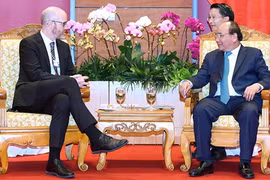 Thủ tướng Nguyễn Xuân Phúc tiếp Phó Chủ tịch về Chính sách công tại khu vực châu Á-Thái Bình Dương của Facebook, ông Simon Milner.