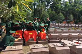 Lễ truy điệu và cải táng 7 hài cốt liệt sĩ vô danh tại Bến Tre, vào tháng 7/2017.