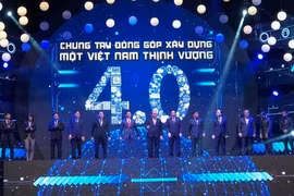 Thủ tướng cùng các đại biểu thực hiện nghi thức công bố sáng kiến Mạng lưới đổi mới sáng tạo Việt Nam.