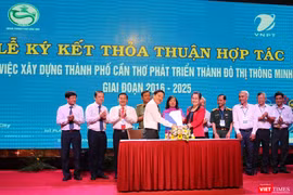 VNPT và TBND TP.Cần Thơ ký thỏa thuận hợp tác về triển khai “Xây dựng Thành phố Cần Thơ phát triển thành đô thị thông minh giai đoạn 2016-2025”. 