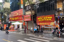 "Phố vàng" Trần Nhân Tông (Hà Nội) thưa người, không còn cảnh chen chúc xếp hàng