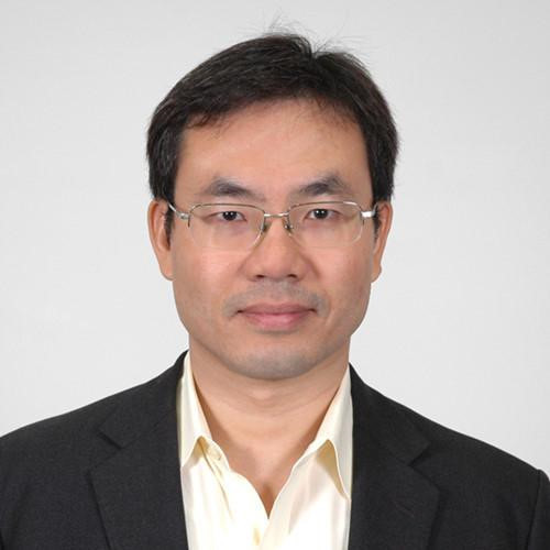 Giáo sư Alexander L. Vuving làm việc tại Trung tâm Nghiên cứu an ninh châu Á-Thái Bình Dương ở Honolulu, Mỹ. Ông là chuyên gia trong các lĩnh vực về an ninh châu Á, Đông Nam Á, Trung Quốc, Việt Nam và Biển Đông.