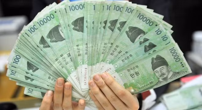 Kinh tế Hàn Quốc đang ở giữa hai gọng kềm?