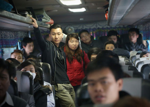 Hơn 400 cuộc gọi phản ánh xe khách tăng giá vé gấp đôi