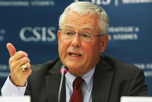  Giáo sư Carl Thayer