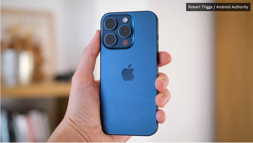 Chuyên gia cho rằng vấn đề quá nhiệt trên iPhone 15 Pro Max đến từ việc Apple giảm trọng lượng điện thoại (Ảnh: Android Authority)