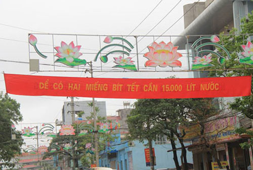 Một băng rôn “lạ” xuất hiện trên đường phố Lạng Sơn (Ảnh: Dân Trí)