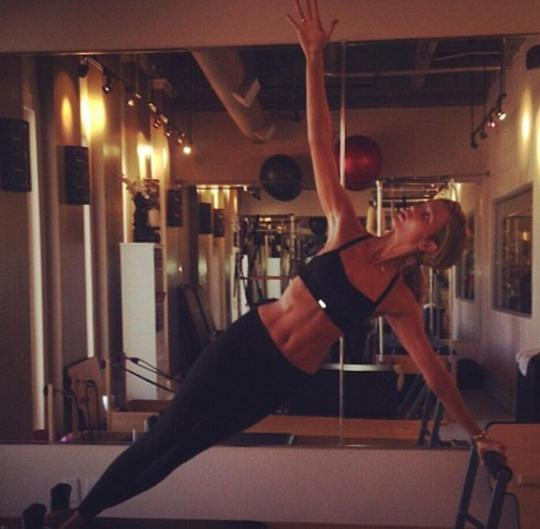 Nóng bỏng thiên thần nội y Victoria's Secret và bí quyết giữ dáng ít người biết tới ảnh 16 Nóng bỏng thiên thần nội y Victoria's Secret và bí quyết giữ dáng ít người biết tới ảnh 16