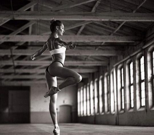 Nóng bỏng thiên thần nội y Victoria's Secret và bí quyết giữ dáng ít người biết tới ảnh 10