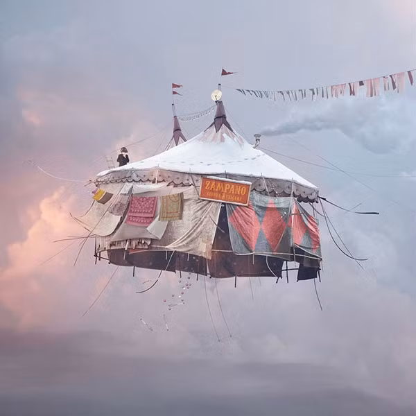 Một rạp xiếc được treo lủng lẳng trên sợi dây diện mỏng manh