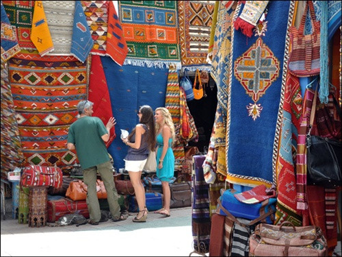 Hà Nội xếp trên London, Paris trong Top 10 điểm đến yêu thích năm 2015 ảnh 2