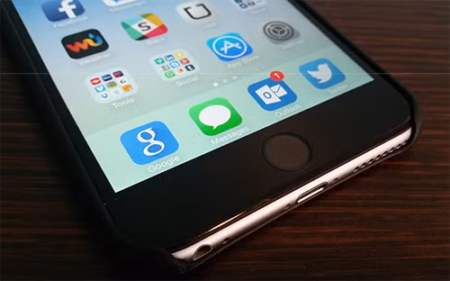 Trình email Outlook được đánh giá tốt hơn Apple Mail. Trình email Outlook được đánh giá tốt hơn Apple Mail.