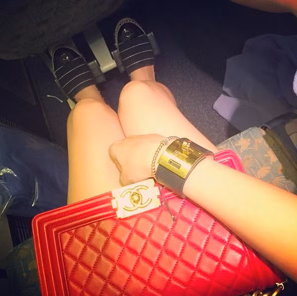 Hoa hậu - Á hậu Việt: Những tay chơi hàng hiệu kín tiếng ảnh 19 Hoa hậu - Á hậu Việt: Những tay chơi hàng hiệu kín tiếng ảnh 19