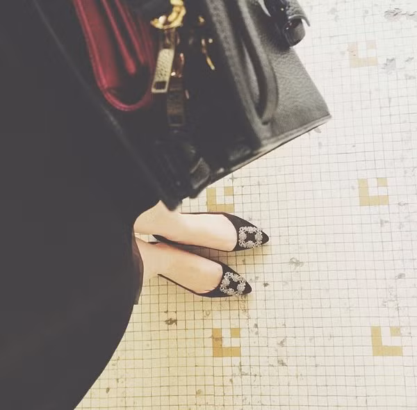 Hoa hậu - Á hậu Việt: Những tay chơi hàng hiệu kín tiếng ảnh 27 Hoa hậu - Á hậu Việt: Những tay chơi hàng hiệu kín tiếng ảnh 27