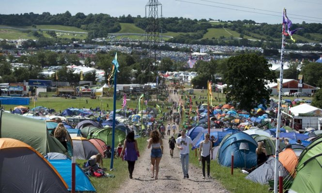 Không khí nhộn nhịp tại lễ hội âm nhạc Glastonbury 2015 - Ảnh: nyt