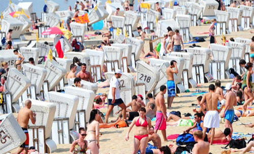 Ngày nay, trên các bãi biển, công viên của nước Đức đều có các khu vực dành riêng cho người thích khỏa thân. Ảnh:CNN.
